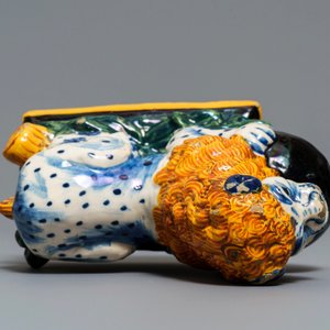 Un modèle d'un lion en faïence polychrome et noire de Delft, 1ère moitiè du 18ème — photo 7