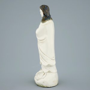 Un modèle d'un Luohan au foulard noir en porcelaine blanc de Chine de Dehua, 19th C. — photo 4