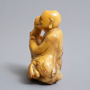 Un modèle d'un Luohan en pierre de savon de Shoushan incrustée, Chine, 19/20ème — photo 4
