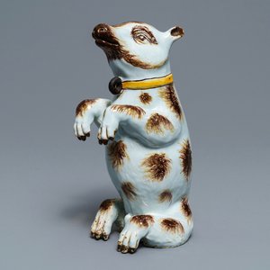 Un modèle d'un ours en faïence de Delft polychrome, 18ème — photo 1