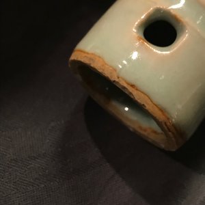 Un modèle d'un phallus en porcelaine de Chine céladon de Longquan, Ming ou après — photo 10