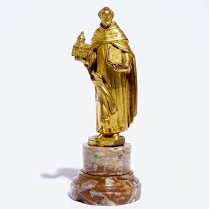 Un modèle d'un saint en bronze doré sur socle en marbre, 17ème — photo 2