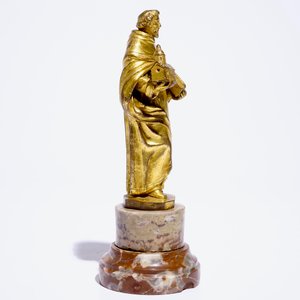Un modèle d'un saint en bronze doré sur socle en marbre, 17ème — photo 5