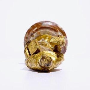 Un modèle d'un saint en bronze doré sur socle en marbre, 17ème — photo 6