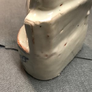 Un modèle d'un servant en porcelaine de Chine bleu et blanc, Wanli — photo 11