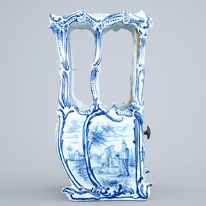 Un modèle d'une chaise à porteurs en faïence dans le style de Delft, France, 19ème — photo 3