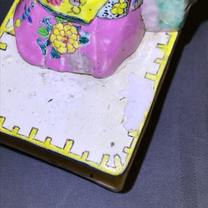 Un modèle d'une femme assise en porcelaine de Chine famille rose, Yongzheng — photo 19
