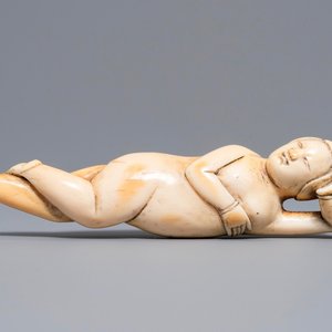 Un modèle d'une femme de médecin en ivoire sculpté, Chine, Ming ou début Qing — photo 1