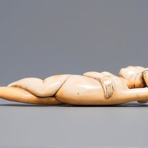Un modèle d'une femme de médecin en ivoire sculpté, Chine, Ming ou début Qing — photo 4