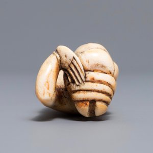 Un modèle d'une femme de médecin en ivoire sculpté, Chine, Ming ou début Qing — photo 5