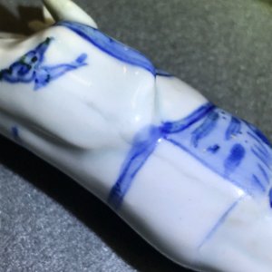 Un modèle d'une femme en porcelaine de Chine bleu et blanc, Wanli — photo 13