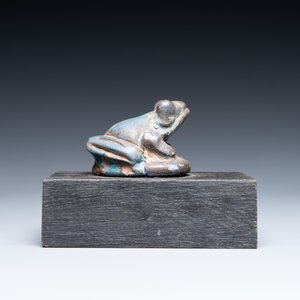 Un modèle d'une grenouille en faïence à émail turquoise et bleu de cobalt, Egypte, 15/11ème av. J.-C. — photo 4