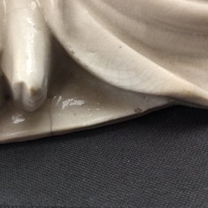 Un modèle d'une Guanyin avec enfant et un Bouddha en blanc de Chine de Dehua, 18/19ème — photo 19