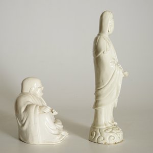 Un modèle d'une Guanyin avec enfant et un Bouddha en blanc de Chine de Dehua, 18/19ème — photo 10