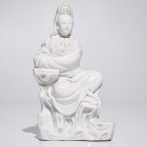 Un modèle d'une Guanyin sur un rocher en blanc de Chine de Dehua, 18ème — photo 2