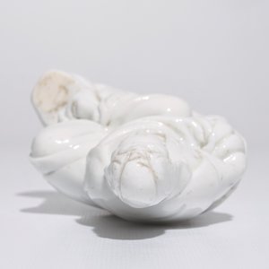 Un modèle d'une Guanyin sur un rocher en blanc de Chine de Dehua, 18ème — photo 6