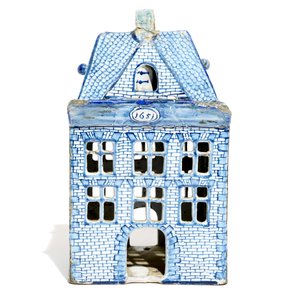 Un modèle d'une maison en faïence de Delft bleu et blanc, 18ème — photo 3