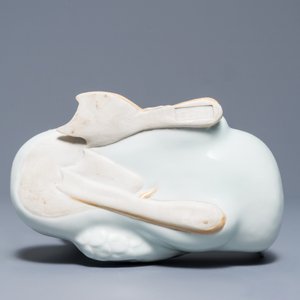 Un modèle d'une oie en porcelaine blanc de Chine, marque en creux, République, 20ème — photo 6