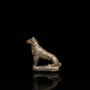 Un modèle d'une panthère en bronze romain et une plaque de ceinture avec un lion, ca. 2ème — photo 6
