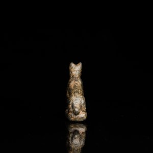 Un modèle d'une panthère en bronze romain et une plaque de ceinture avec un lion, ca. 2ème — photo 7
