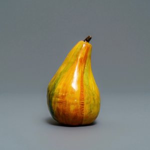Un modèle d'une poire en faïence polychrome de Delft, 18ème — photo 1