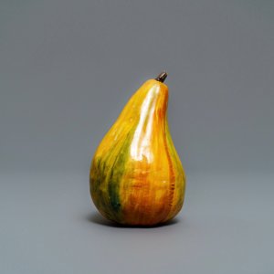 Un modèle d'une poire en faïence polychrome de Delft, 18ème — photo 4