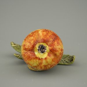 Un modèle d'une poire en faïence polychrome de Delft, 18ème — photo 5