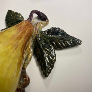 Un modèle d'une pomme et un d'une poire en faïence de Delft polychrome, 18ème — photo 11