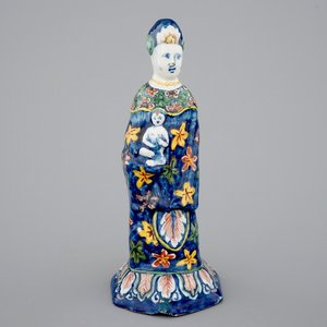 Un modèle d'une Vierge à l'Enfant en faïence polychrome de Delft, chinoiserie, 18ème — photo 1