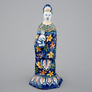 Un modèle d'une Vierge à l'Enfant en faïence polychrome de Delft, chinoiserie, 18ème — photo 2