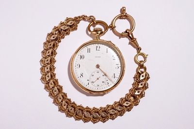 Un montre de poche en or 14 K dans sa boîte d'origine, Invar, Suisse, début du 20ème