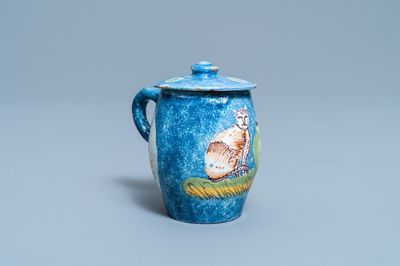 Un moutardier couvert en faience de Bruxelles à décor d'un chat, 18ème