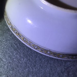 Un moutardier en porcelaine de Chine famille rose à décor 'Pompadour' et une coupe à décor Pronk, Qianlong — photo 12