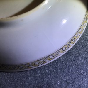 Un moutardier en porcelaine de Chine famille rose à décor 'Pompadour' et une coupe à décor Pronk, Qianlong — photo 13