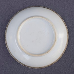 Un moutardier en porcelaine de Chine famille rose à décor 'Pompadour' et une coupe à décor Pronk, Qianlong — photo 18