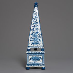 Un obélisque en faïence bleu et blanc, Braunschweig, Allemagne, 18ème — photo 4