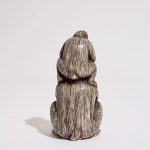Un okimono en ivoire figurant deux singes, Japon, Meiji/Taisho, 19/20ème, signé — photo 4