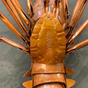 Un okimono 'jizai' en cuivre figurant une langouste, signé Myochin, Showa, 20ème — photo 11