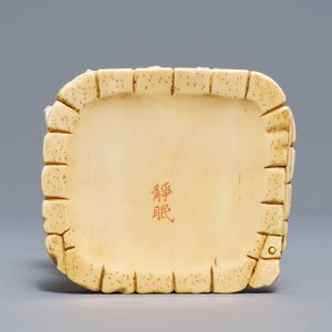 Un okimono signé en ivoire sculpté, Japon, Meiji, 19ème — photo 7