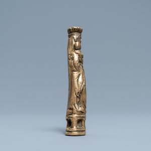 Un ornement de lustre en bronze en forme d'une Vierge à l'enfant, Pays-Bas, peut-être Utrecht, 1ère moitié du 16ème — photo 2
