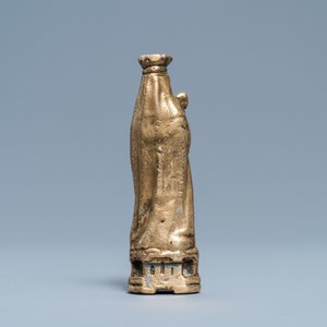 Un ornement de lustre en bronze en forme d'une Vierge à l'enfant, Pays-Bas, peut-être Utrecht, 1ère moitié du 16ème — photo 3