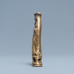 Un ornement de lustre en bronze en forme d'une Vierge à l'enfant, Pays-Bas, peut-être Utrecht, 1ère moitié du 16ème — photo 4