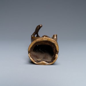 Un ornement de lustre en bronze en forme d'une Vierge, Flandres, 16ème — photo 7