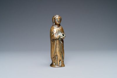Un ornement de lustre en bronze en forme d'une Vierge, Flandres, 16ème