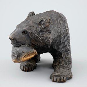 Un ours en bois sculpté et patiné, peuple Aïnou, Japon, début du 20ème — photo 3