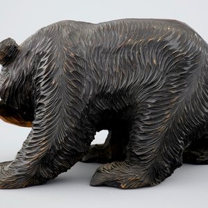 Un ours en bois sculpté et patiné, peuple Aïnou, Japon, début du 20ème — photo 4
