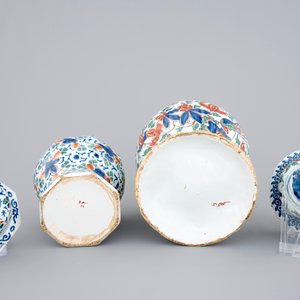 Un paire de vases en faïence de Delft de palette cachemire, 17/18ème — photo 7