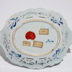 Un panier ajouré en faïence de Delft bleu et blanc à décor chinoiserie, 18ème — photo 6