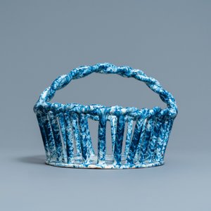 Un panier ajouré en faïence de Delft en bleu et blanc, 18ème — photo 3