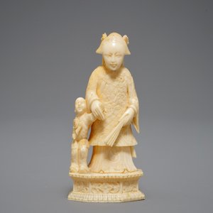 Un panier ajouré et un petit groupe figurant une femme avec un enfant en ivoire, Chine, 19ème — photo 8